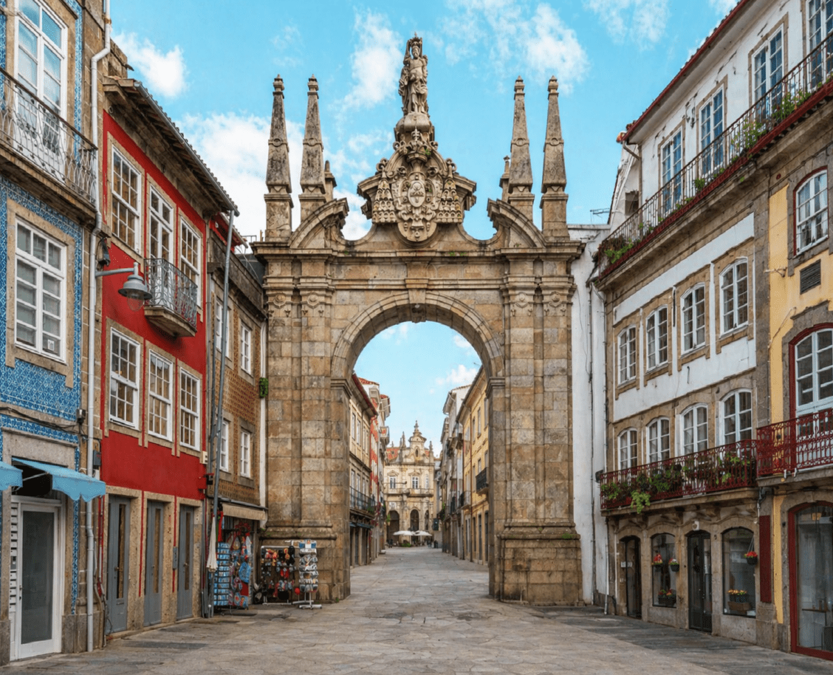 The Arco da Porta Nova, where centuries of history continue to frame daily life in the heart of Braga